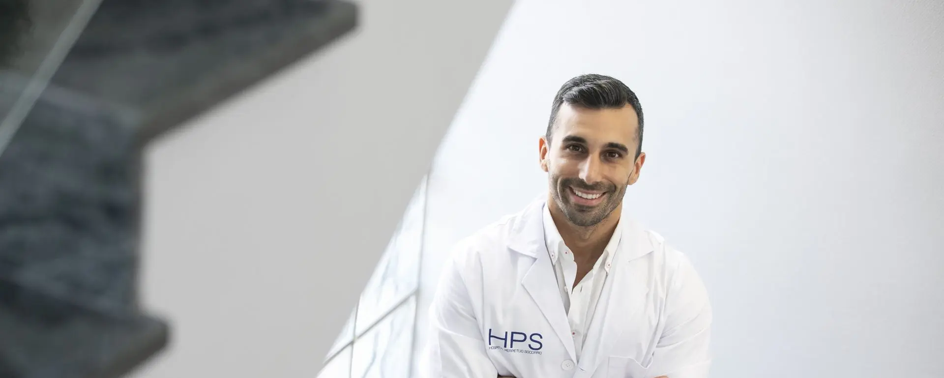 Dr. Kevin Armas especialista en consultas online de neurocirugía Las Palmas
